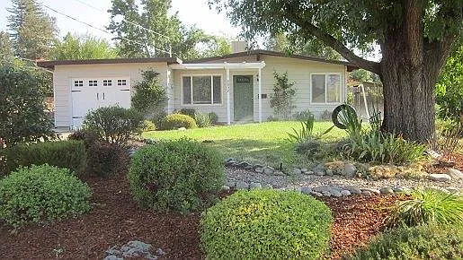 3 bed, 1.0 bath, 925 sqft, $2,150 — Photo 1