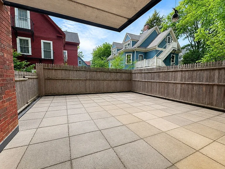 31 Harris St #102 — Photo 8