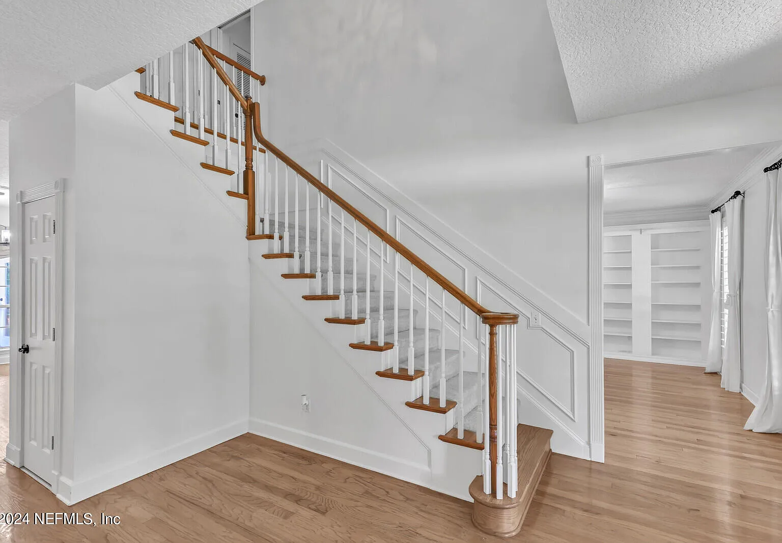 4 bed, 2.5 bath, 3305 sqft, $3,800 — Photo 4