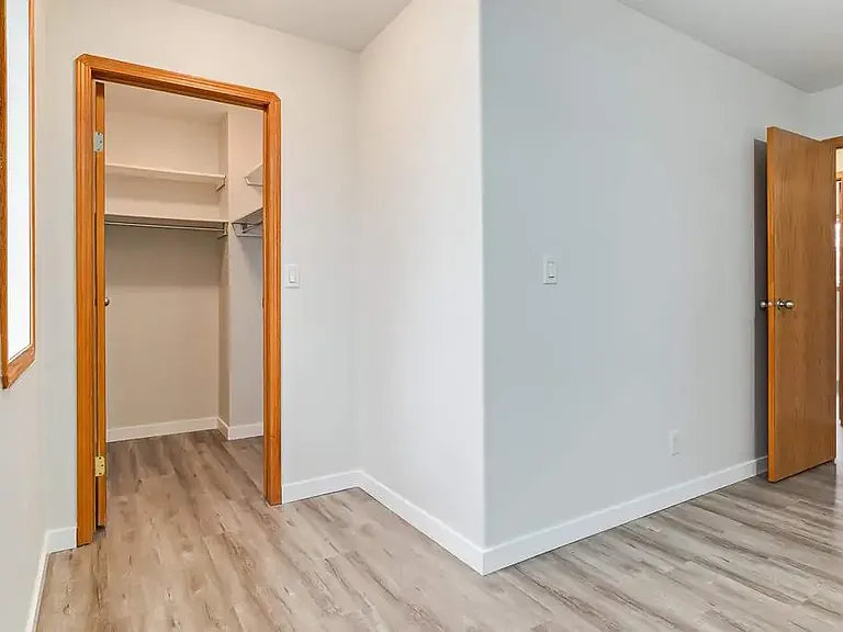 1 Kyte Cres #24-RED — Photo 12