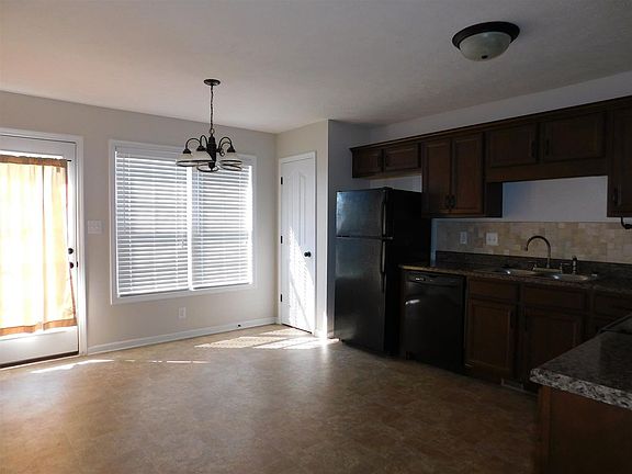 3rd image of 664 Foxfield Dr