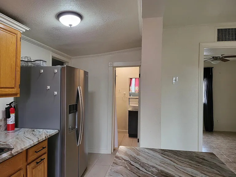 2117 W Hadley St — Photo 45