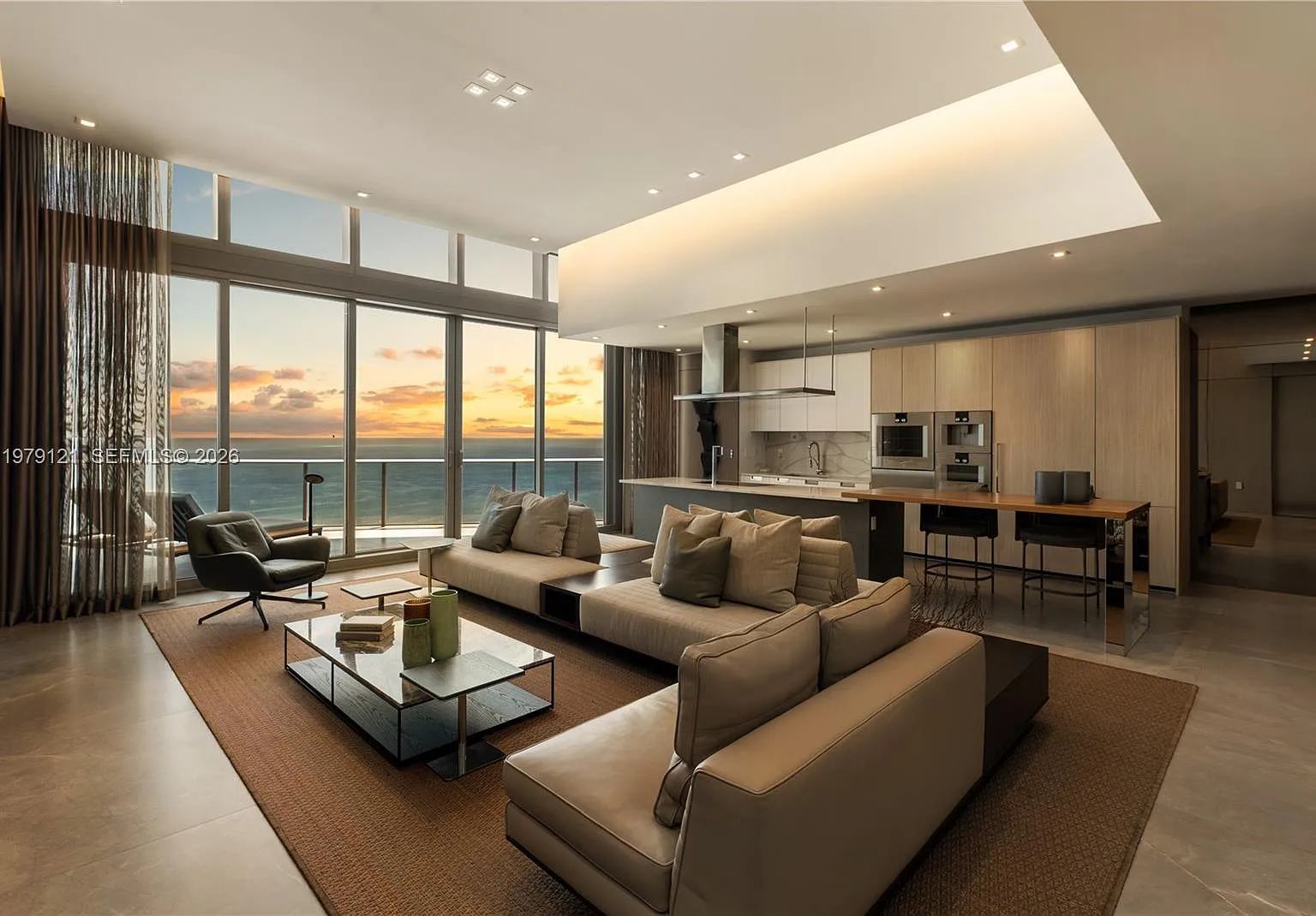 15701 Collins Condo Ritz — Photo 1