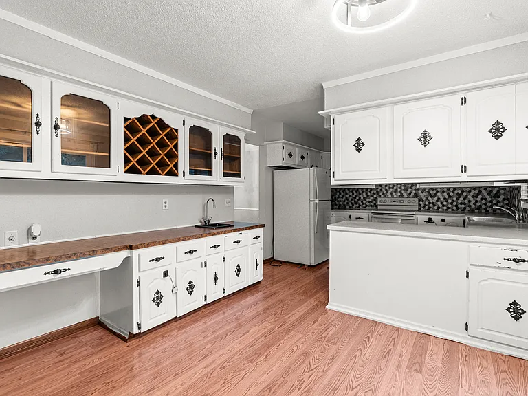 16559 Dorcas St — Photo 4