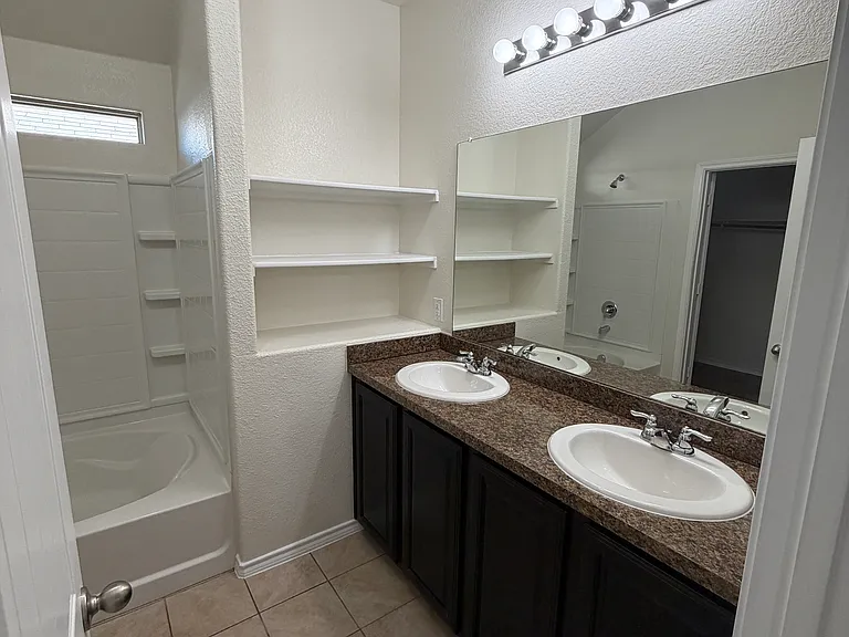 1101 Northampton St — Photo 9