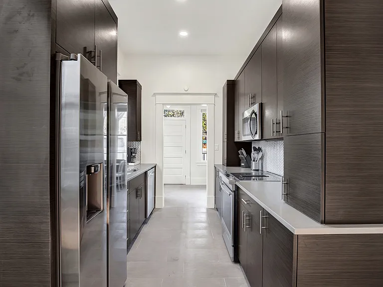 408 W 41st St #B — Photo 18