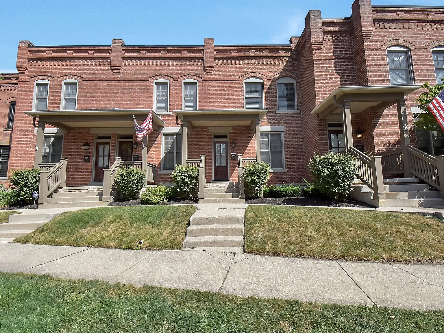 3 bed, 3.5 bath, 1728 sqft, $3,400 — Photo 2