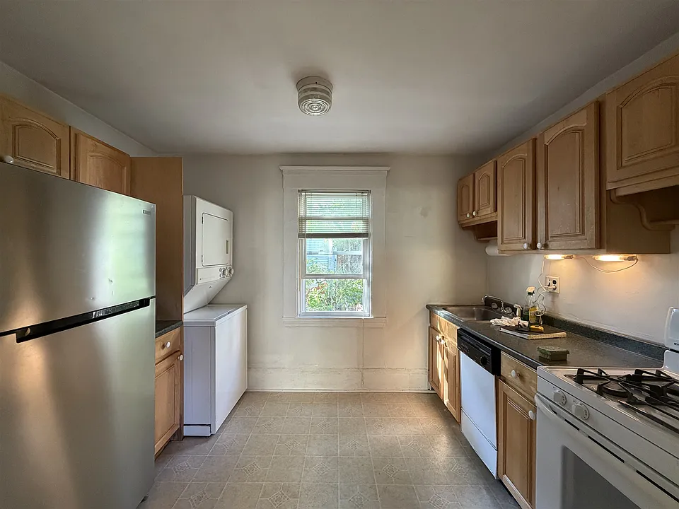 9 Laurel St