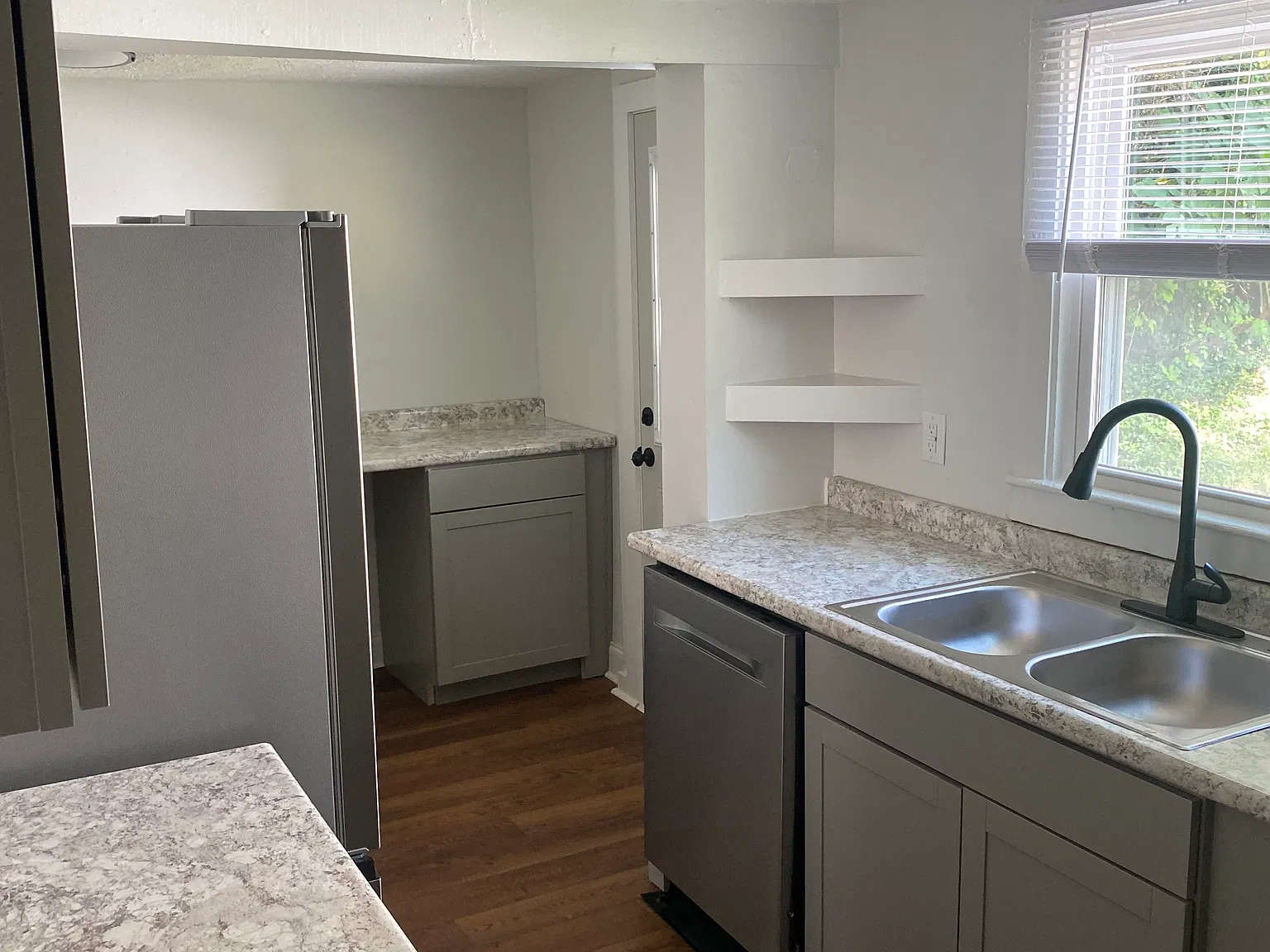2 bed, 800 sqft, $995 — Photo 3