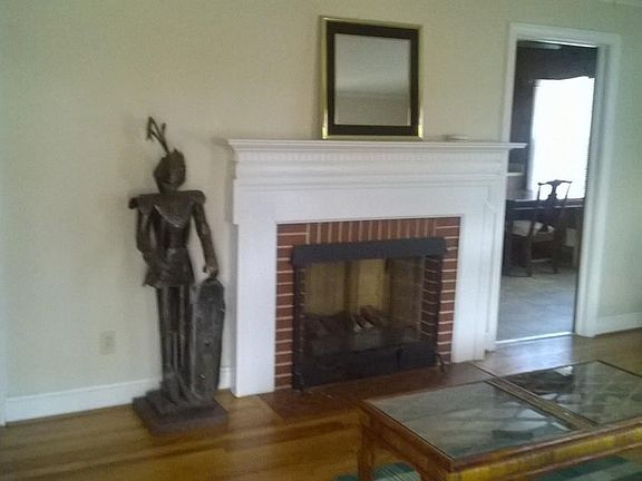 2nd image of 226 Elaine Ave