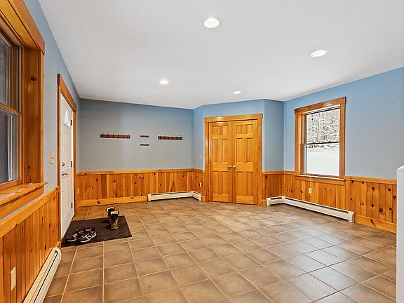 5th image of 1194 Mercer Road