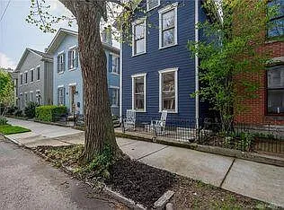 3 bed, 2.5 bath, 2459 sqft, $2,450 — Photo 2