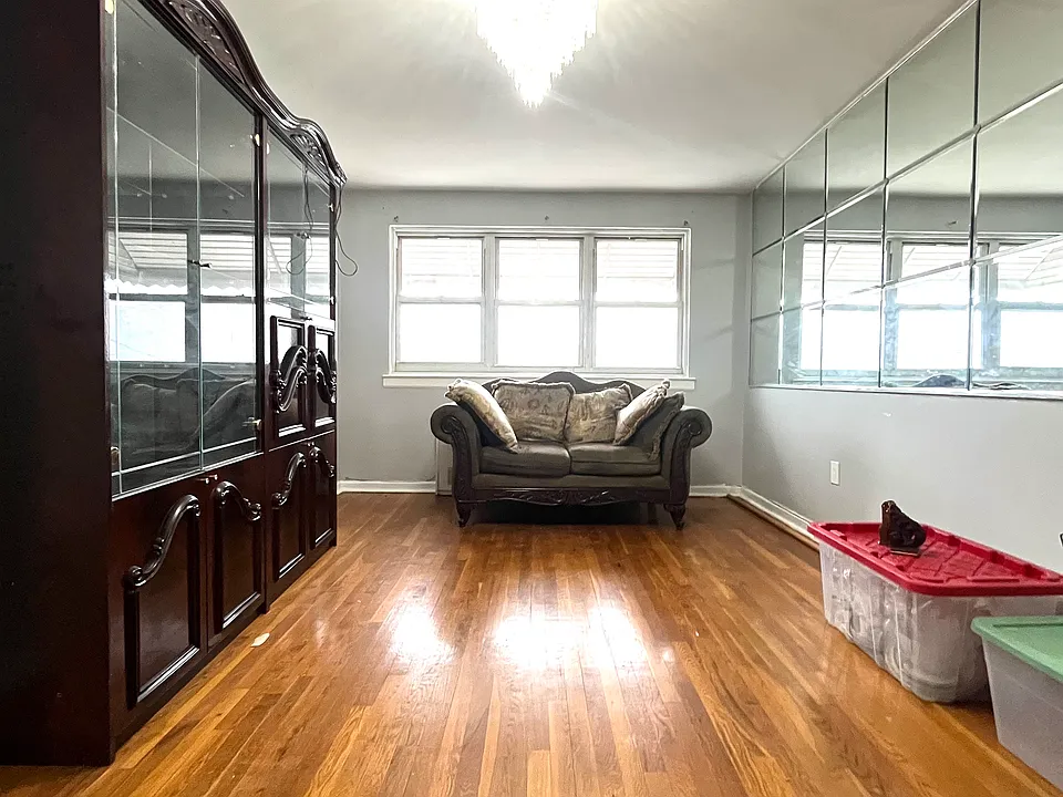 3203 Tenbroeck Ave #2