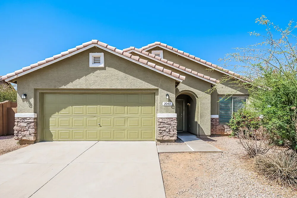 4 bed, 2.0 bath, 1723 sqft, $2,290 — Photo 1