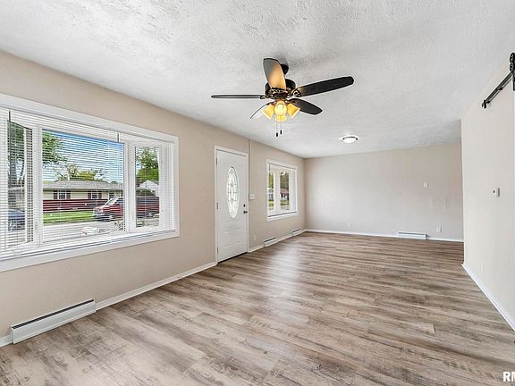 3rd image of 1217 S Zenith Ave