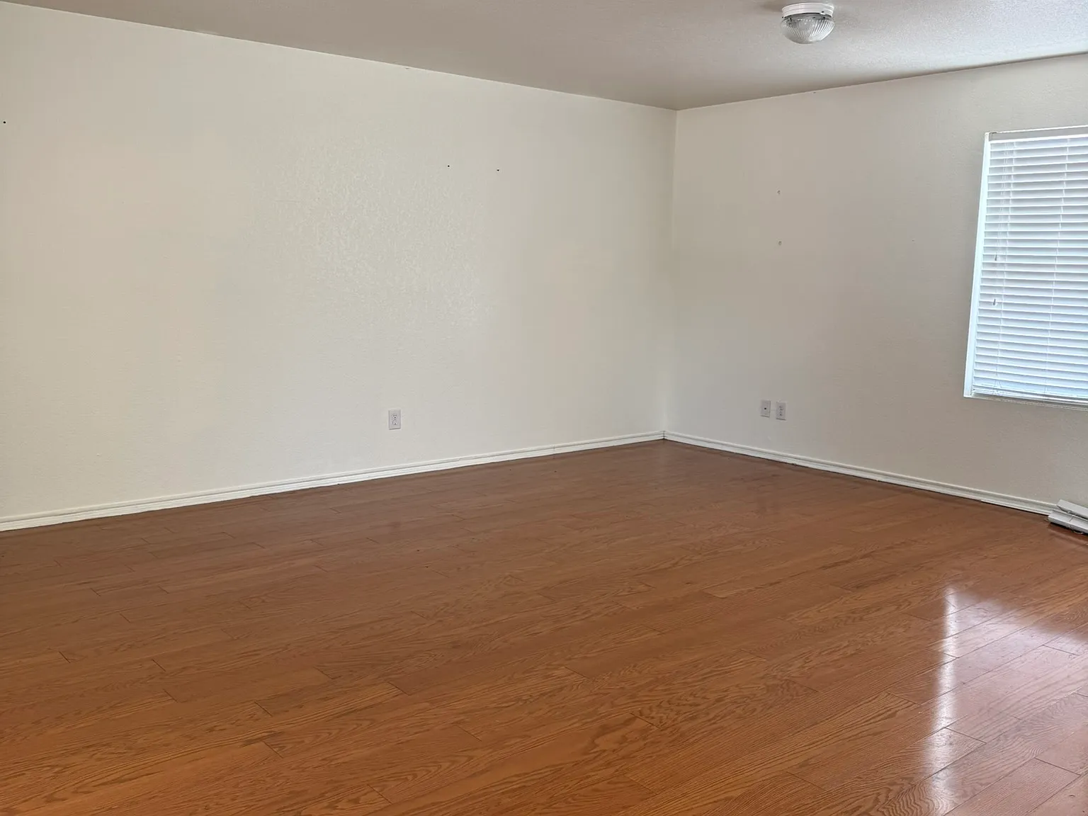 3 bed, 2.5 bath, 1872 sqft, $1,900 — Photo 3