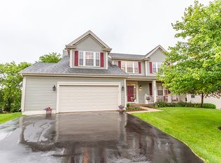 796 Red Barn Ln, Elgin, IL 60124