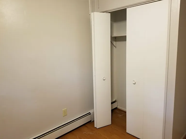 327 Moody St E — Photo 9