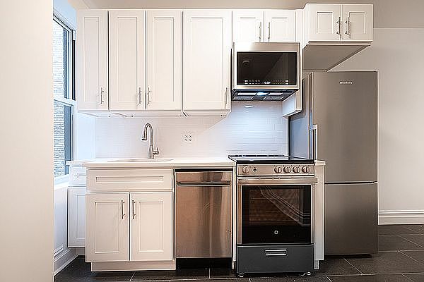 1st image of 124 W 79th St #10E