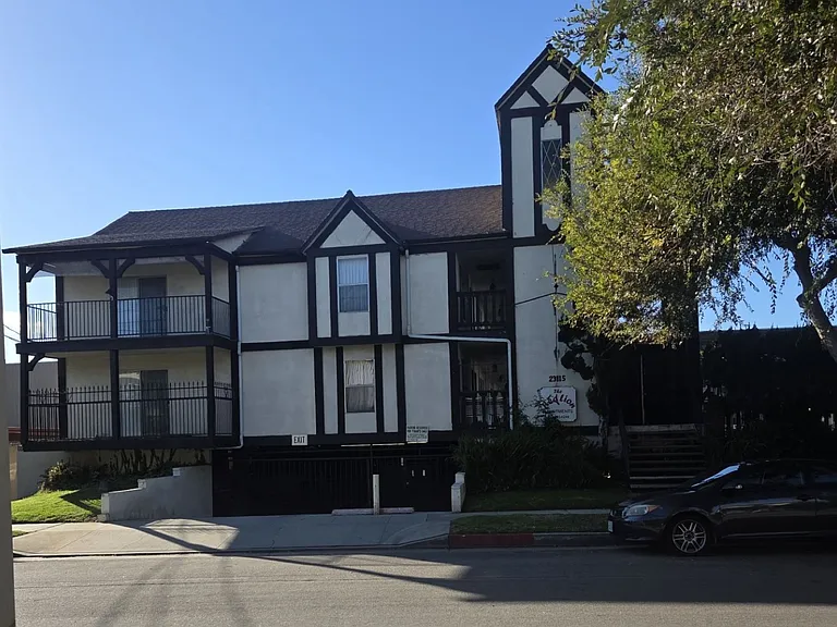Red Lion Apartments — Photo 2