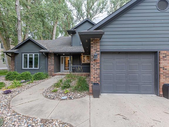 2nd image of 453 S Royal Troon Dr