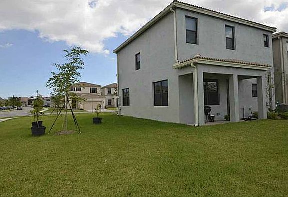 4th image of 19328 NE 8th Ct