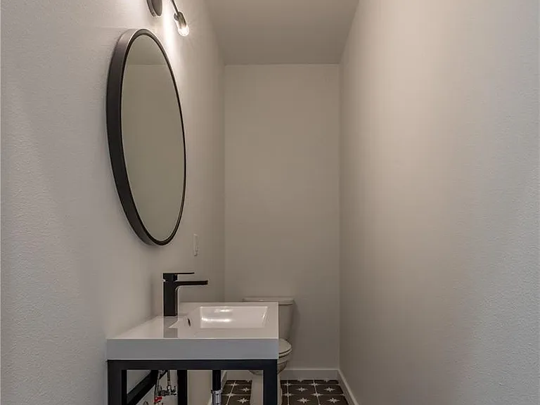 113 W Whitman St #A — Photo 14