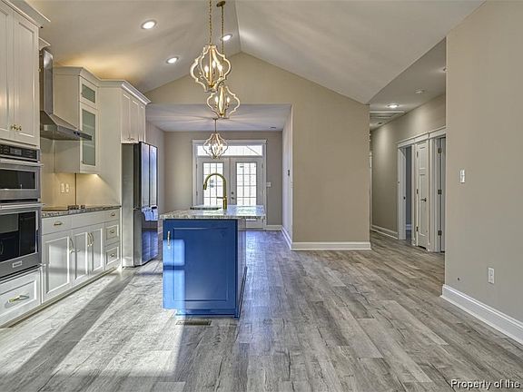 3rd image of 1112 Hitchens Ln