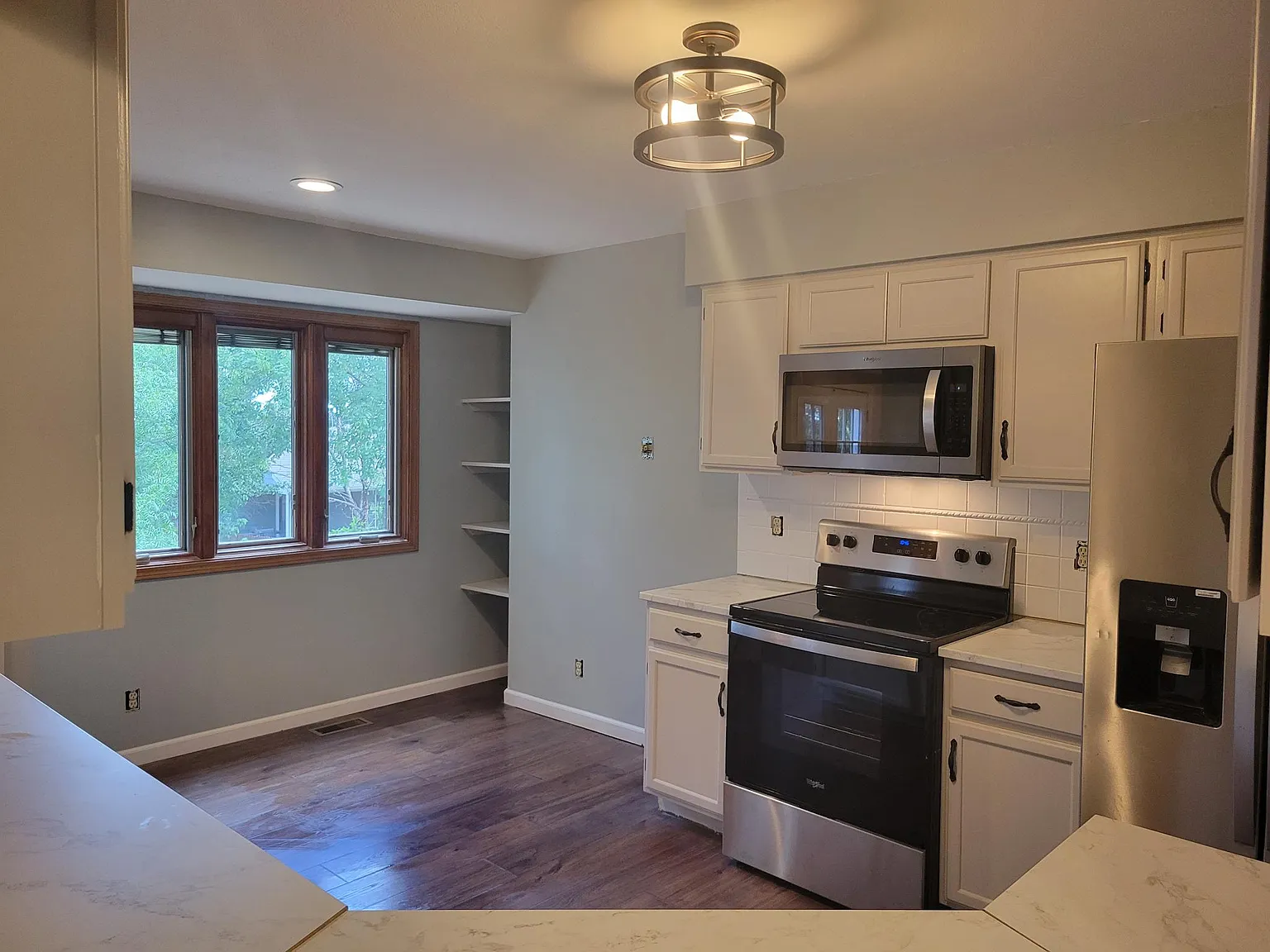 5 bed, 2644 sqft, $2,245 — Photo 2