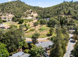 701 NE Tokay Hts, Grants Pass, OR 97526