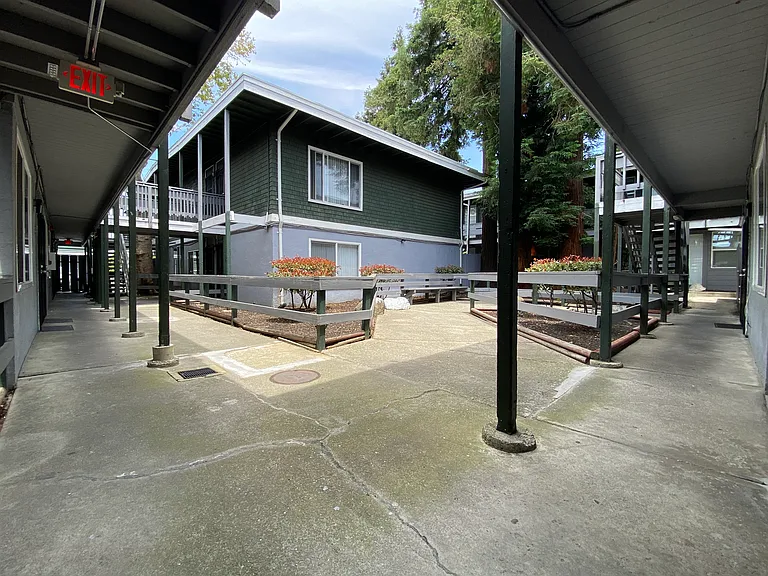 Tahoe Terrace Apartments — Photo 16
