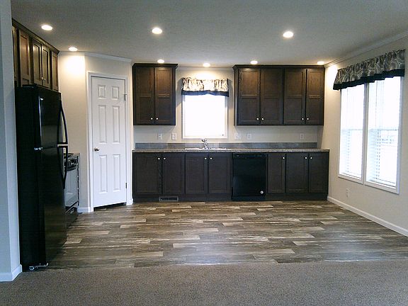 2nd image of 1563 Lansing Ave