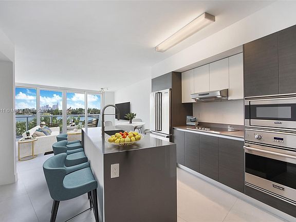 3rd image of 9821 E Bay Harbor Dr APT 403