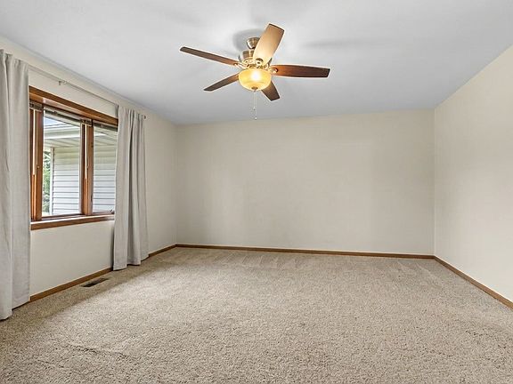 3rd image of 6037 Banbridge Dr
