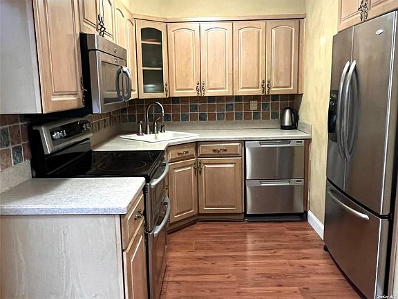 5th image of 889 Bowling Green Dr