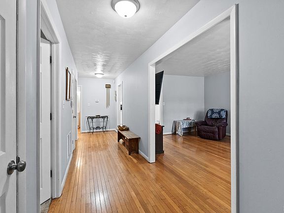 4th image of 244 Riverview Rd