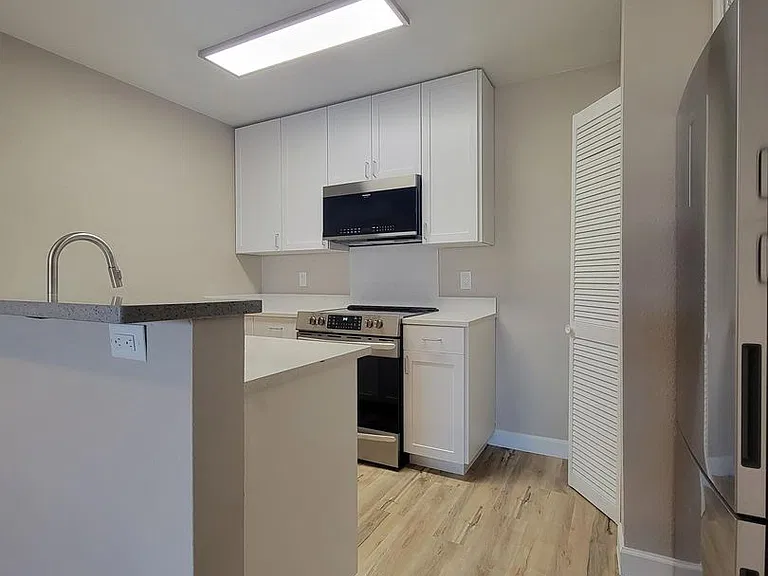 Sand Pebble Community *Renovated Units — Photo 39