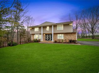 12 Pond View Dr, Muttontown, NY 11791