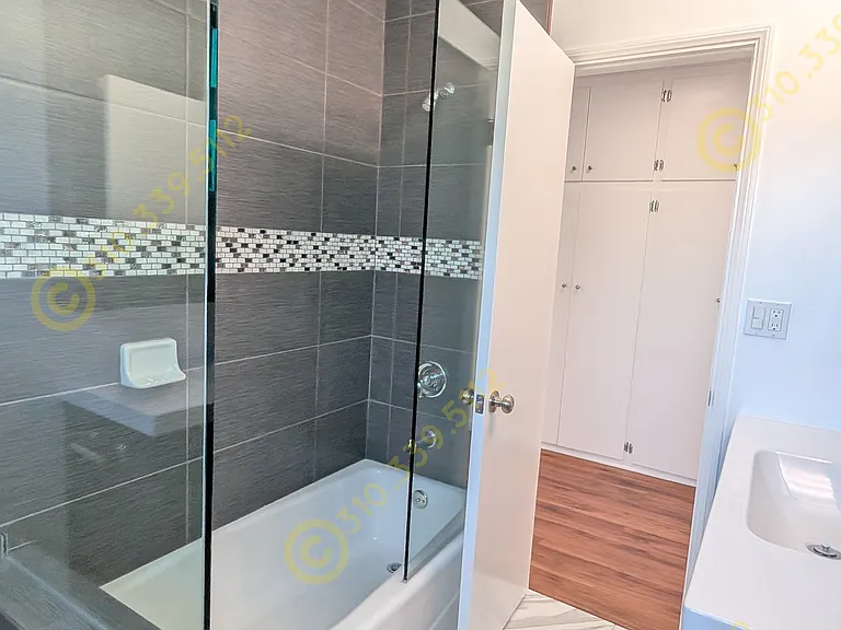 1027 N Stanley Ave #6 — Photo 16