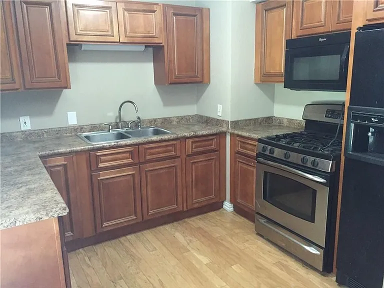 216 Elm St — Photo 14