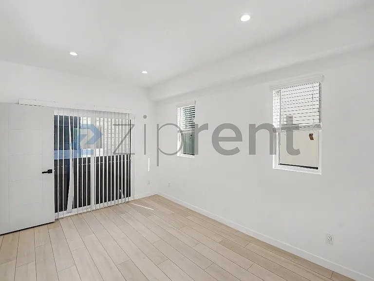 246 N Dillon St #1/2 — Photo 9