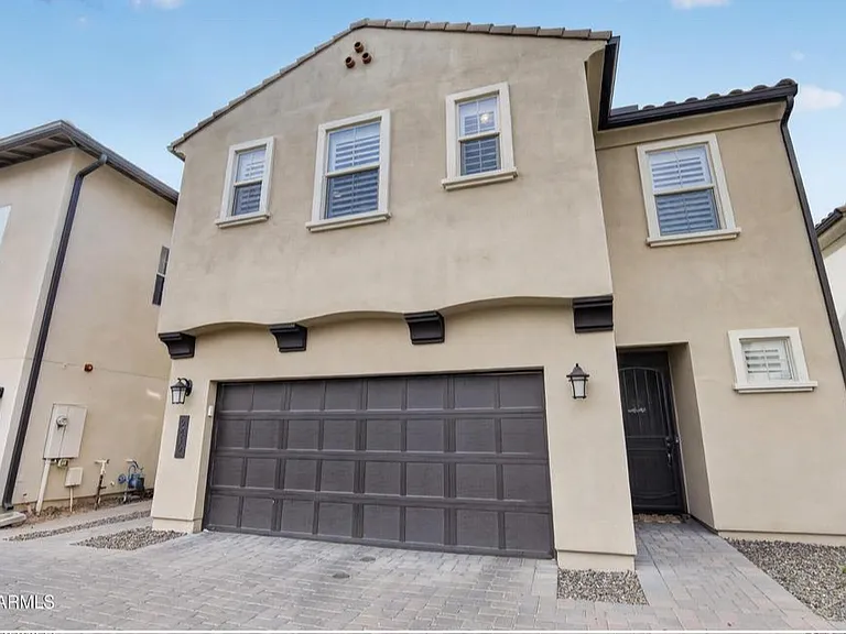 2419 W Gloria Ln — Photo 3