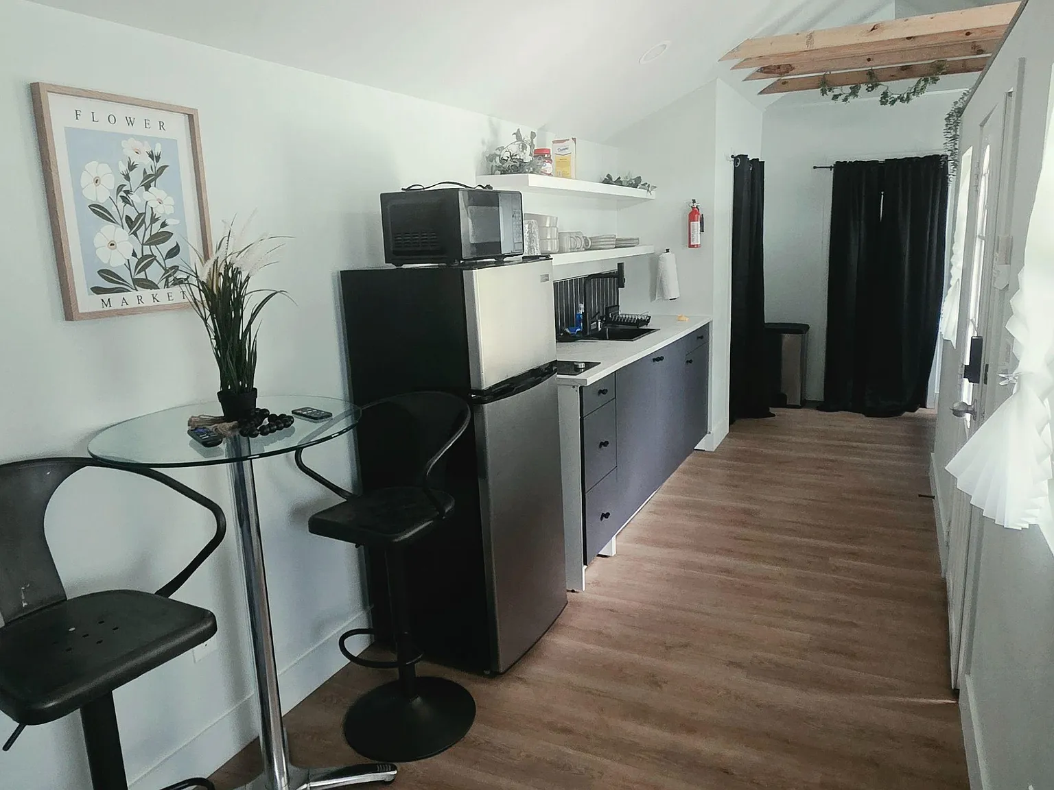 1 bed, 1.0 bath, 400 sqft, $1,373 — Photo 3