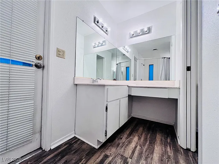 5048 Spencer St #C — Photo 6
