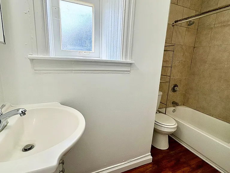 702 W King St-LDP — Photo 15