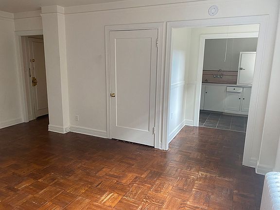 5th image of 420 Vine St APT 302