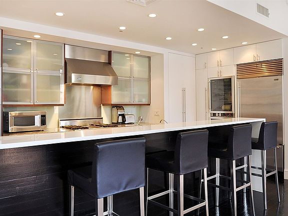 3rd image of 108 W 25th St Unit 8