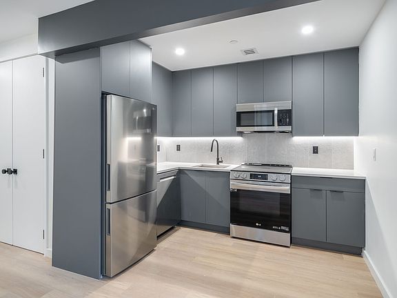 2nd image of 931 Carroll St #1608