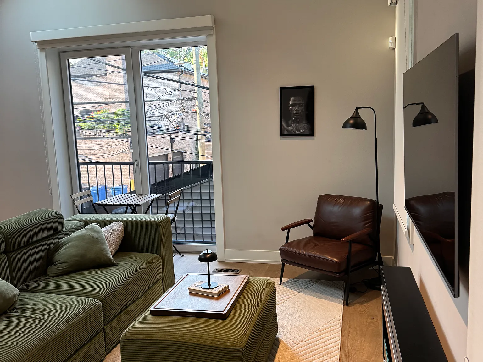 1 bed, 660 sqft, $2,400 — Photo 3