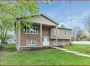 401 Center St #2, Woodstock, IL 60098